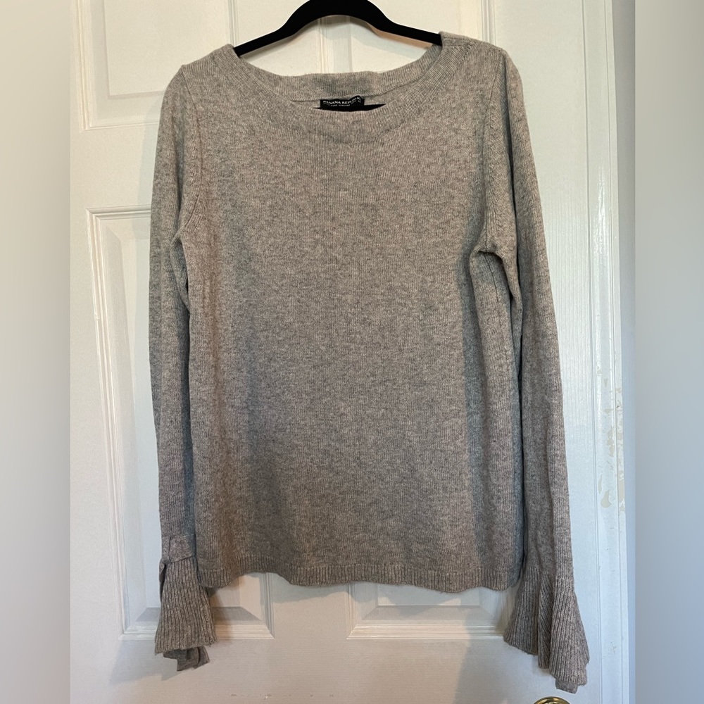 Banana Republic gray sweater with bow cuff detailing - size XL